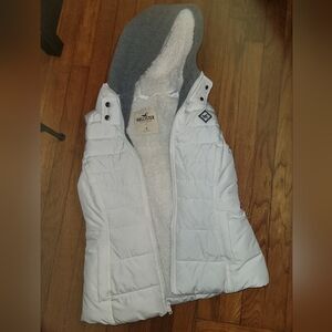 Hollister White Puffer Vest